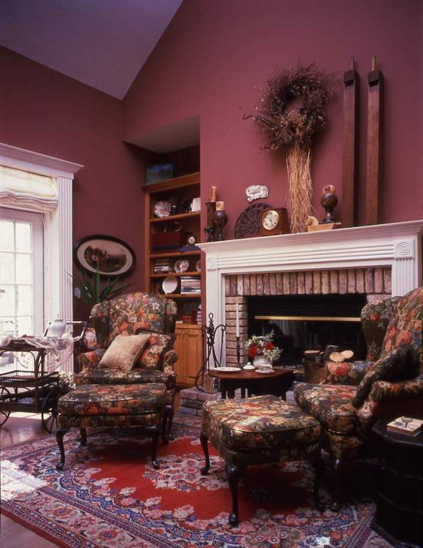 Living Room with fireplace