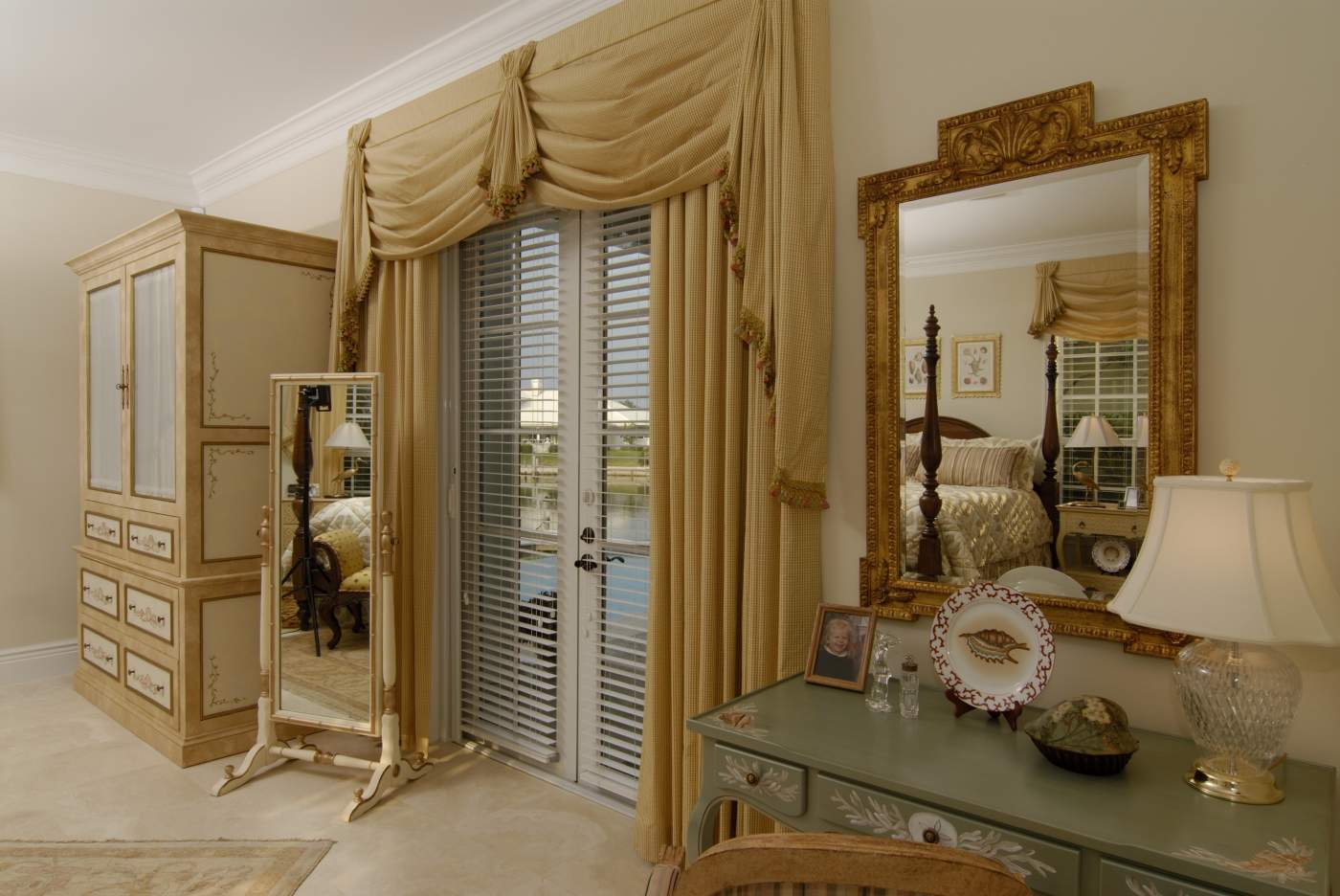 Master bedroom with glass doors to the outside